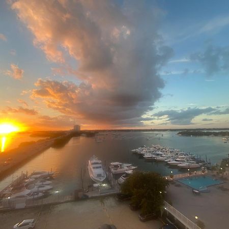 Panoramic Luxurious Waterfront One Bedroom Apartment With Miami Skyline View Free Parking 5Min Drive To 마이애미 비치 외부 사진