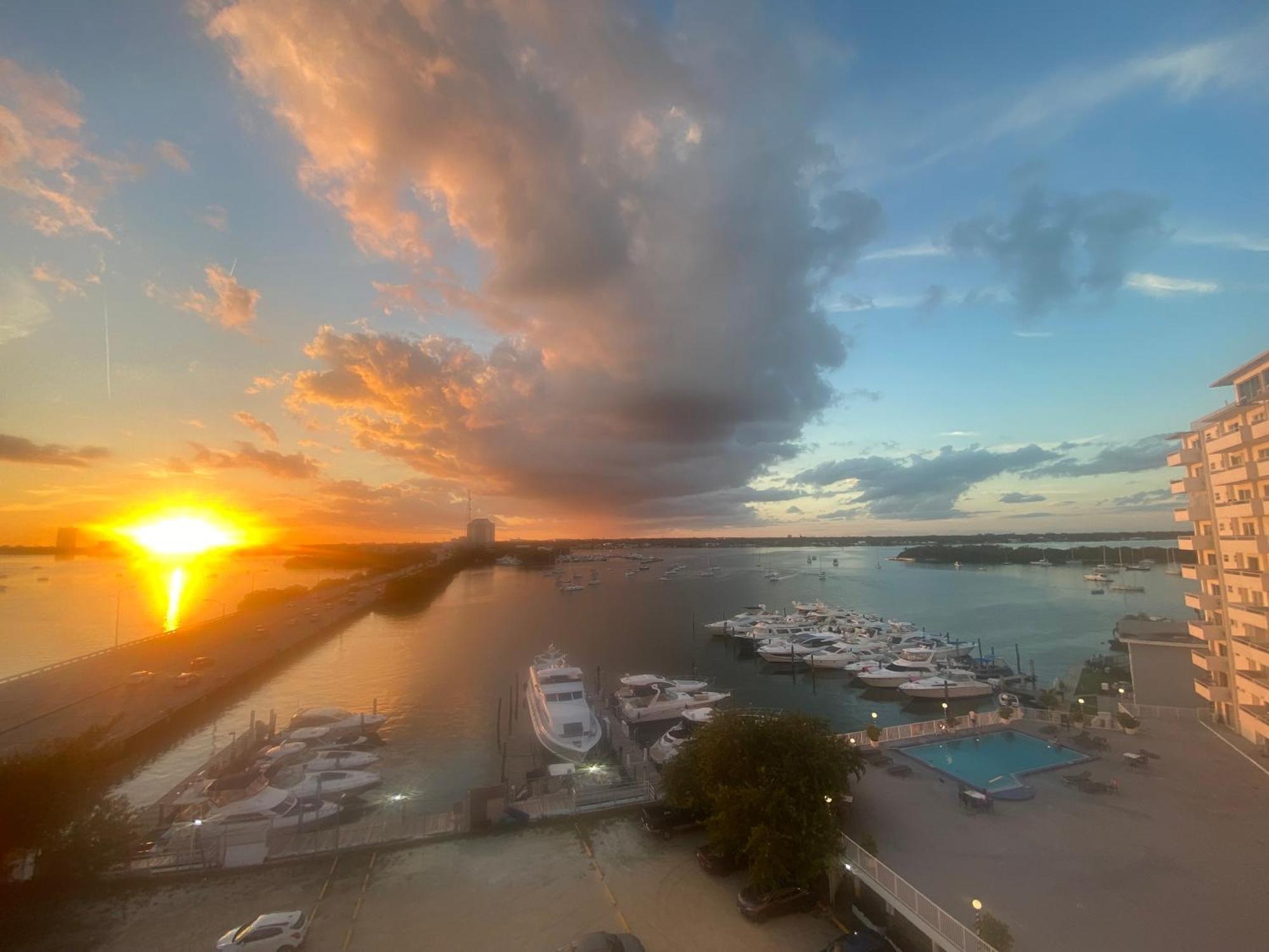 Panoramic Luxurious Waterfront One Bedroom Apartment With Miami Skyline View Free Parking 5Min Drive To 마이애미 비치 외부 사진