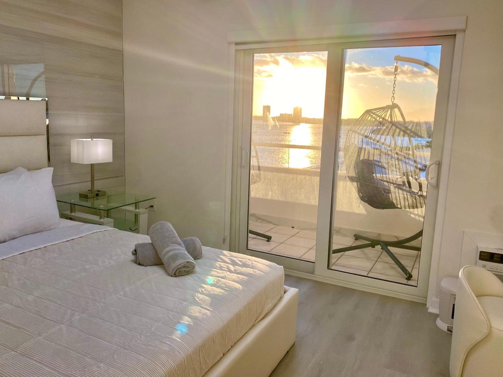 Panoramic Luxurious Waterfront One Bedroom Apartment With Miami Skyline View Free Parking 5Min Drive To 마이애미 비치 외부 사진