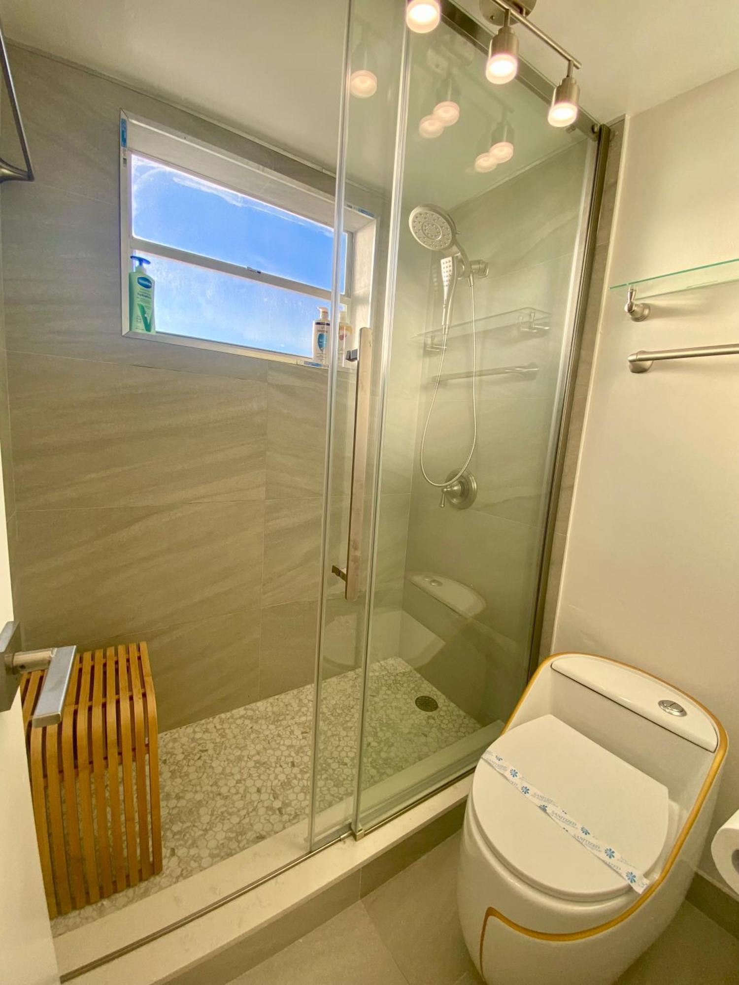Panoramic Luxurious Waterfront One Bedroom Apartment With Miami Skyline View Free Parking 5Min Drive To 마이애미 비치 외부 사진