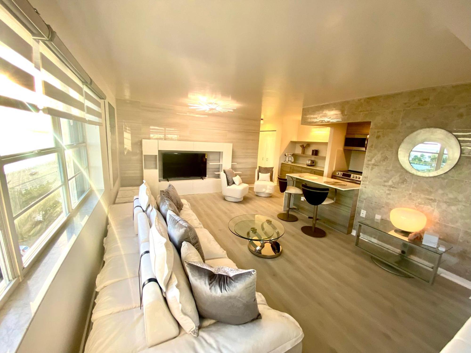 Panoramic Luxurious Waterfront One Bedroom Apartment With Miami Skyline View Free Parking 5Min Drive To 마이애미 비치 외부 사진