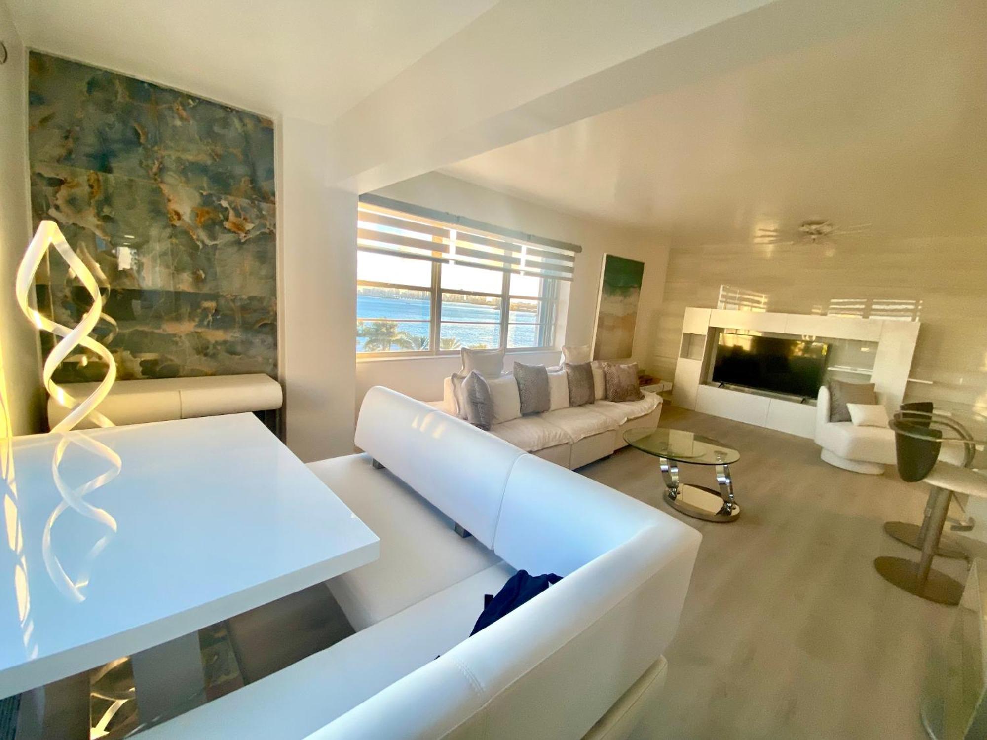 Panoramic Luxurious Waterfront One Bedroom Apartment With Miami Skyline View Free Parking 5Min Drive To 마이애미 비치 외부 사진