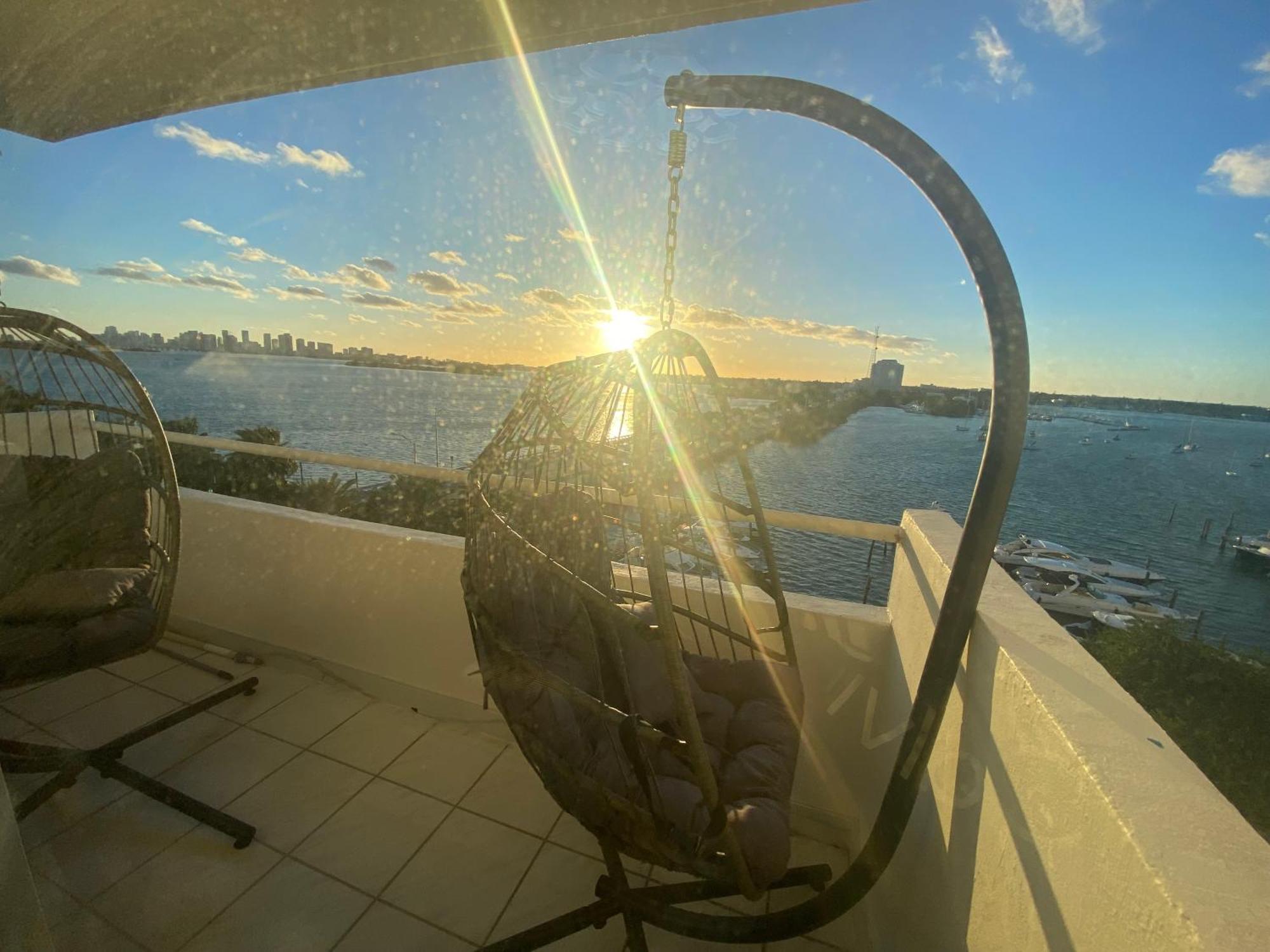 Panoramic Luxurious Waterfront One Bedroom Apartment With Miami Skyline View Free Parking 5Min Drive To 마이애미 비치 외부 사진