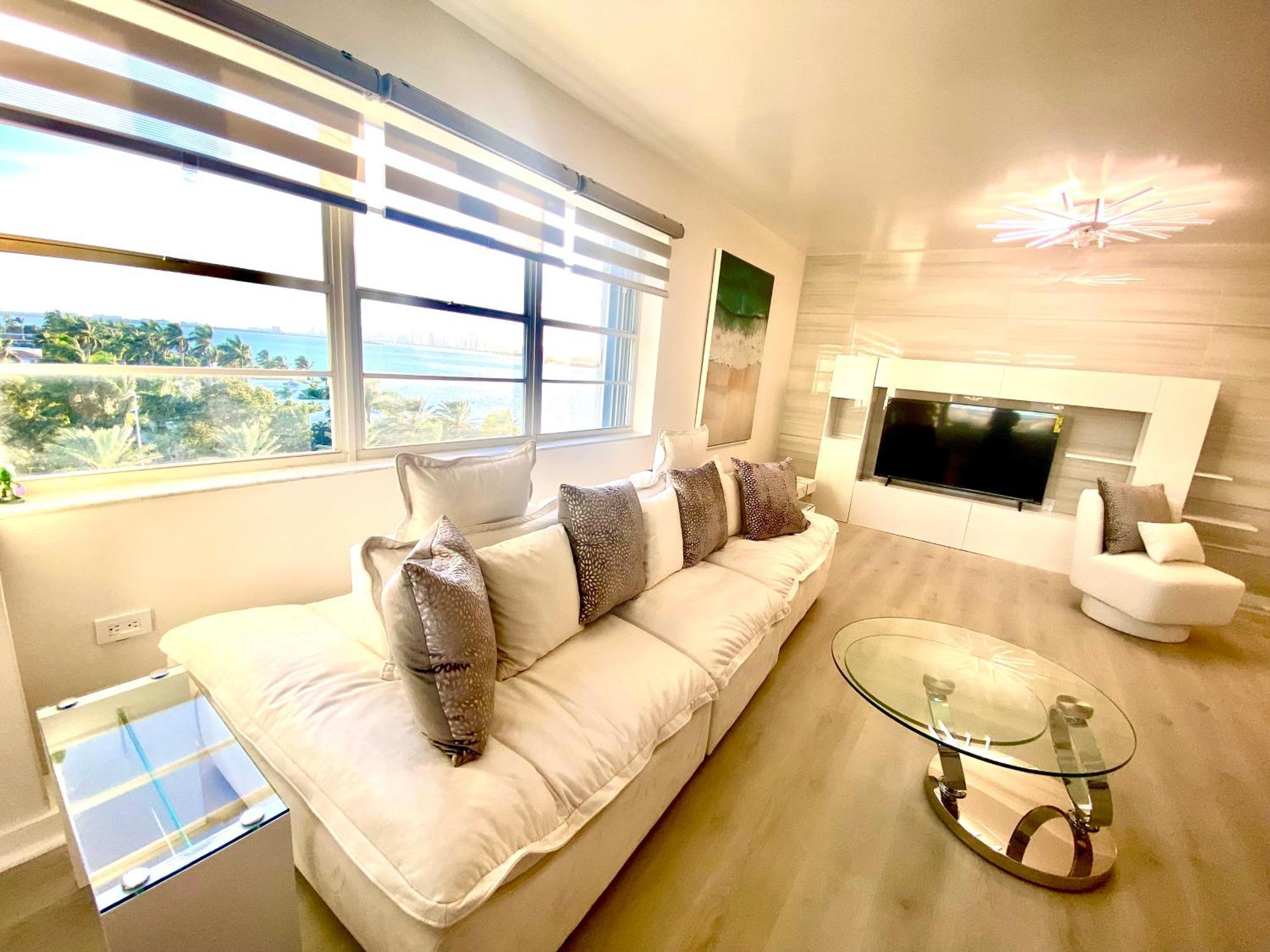 Panoramic Luxurious Waterfront One Bedroom Apartment With Miami Skyline View Free Parking 5Min Drive To 마이애미 비치 외부 사진