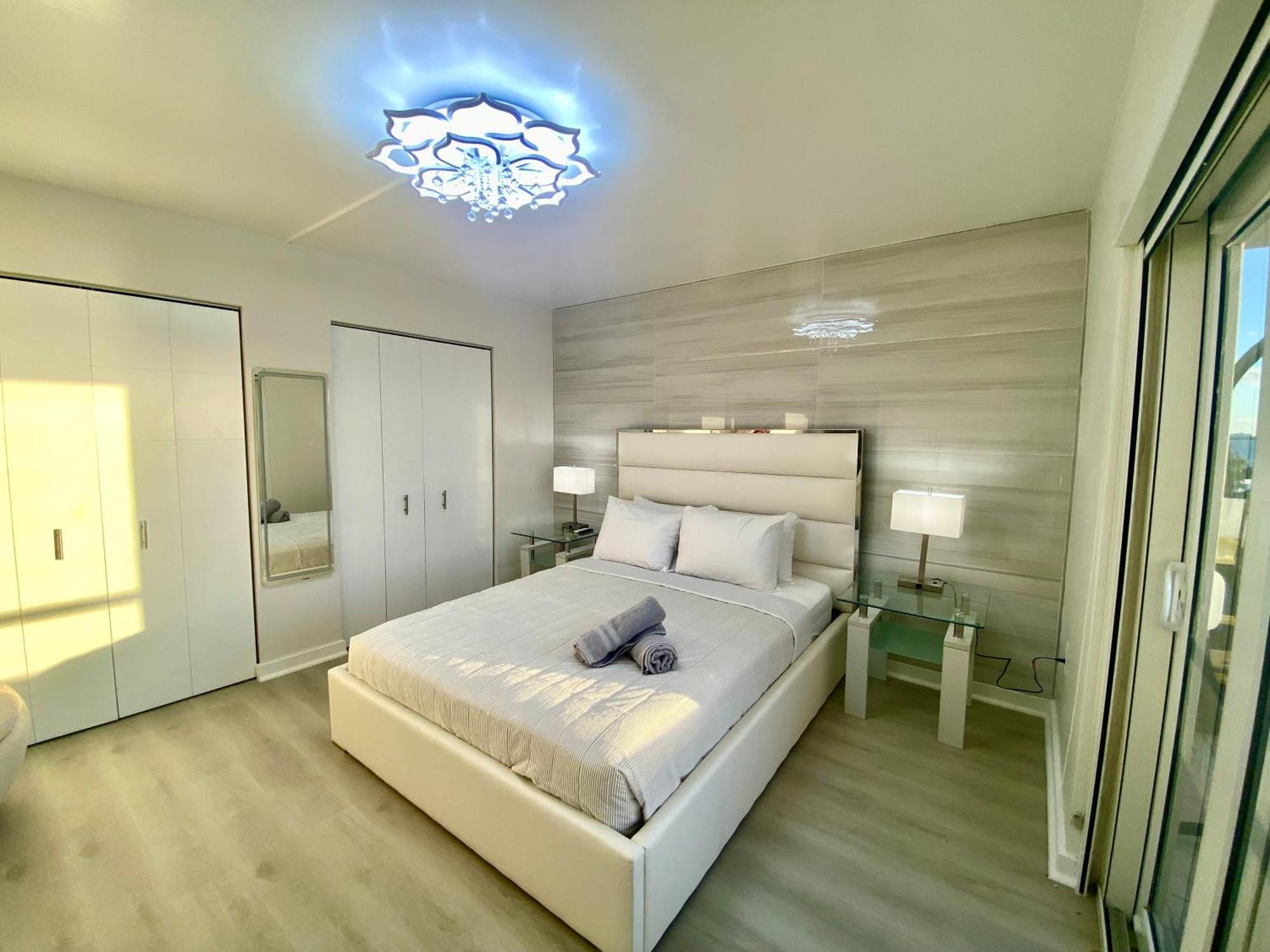 Panoramic Luxurious Waterfront One Bedroom Apartment With Miami Skyline View Free Parking 5Min Drive To 마이애미 비치 외부 사진